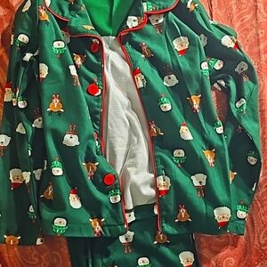 Carter, green Xmas pj's size 8